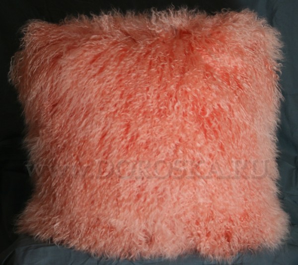 Подушка персик из тибетской овчины 60 ×60 см