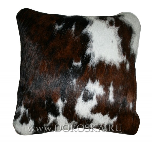 Подушка коричнево-чёрная с пятнами из шкуры коровы